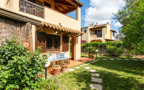 Tennis and Sea House: Pianta, Cielo, Costruzione, Proprietà, Finestra, Casa, Legna, Lotto, Villetta, Le Scale