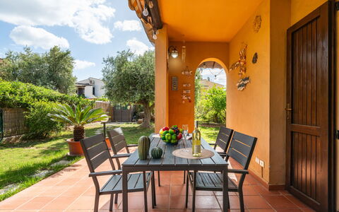 Tennis and Sea House: Pianta, Cielo, Costruzione, Proprietà, Finestra, Casa, Legna, Lotto, Villetta, Le Scale