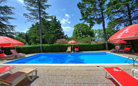 Leccino: Acqua, Pianta, Nube, Cielo, Proprietà, Piscina, Ombrello, Azzurro, Shade, Albero