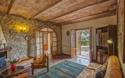 Leccino 2: Mobilia, Tavolo, Costruzione, Cornice, Legna, Illuminazione, Interior Design, Divano, Sedia, Soggiorno