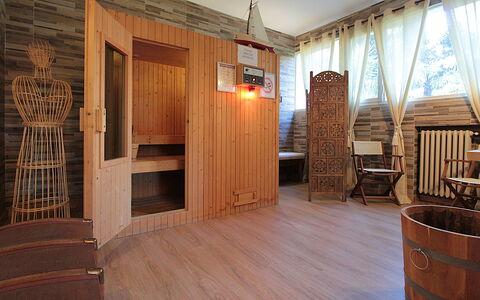 Provenzale Apartment, Garda Lake, Jacuzzi, Fitness: Proprietà, Legna, Interior Design, Pavimentazione, Pavimento, Color Legno, Parete, Latifoglie, Immobiliare, Tavolo
