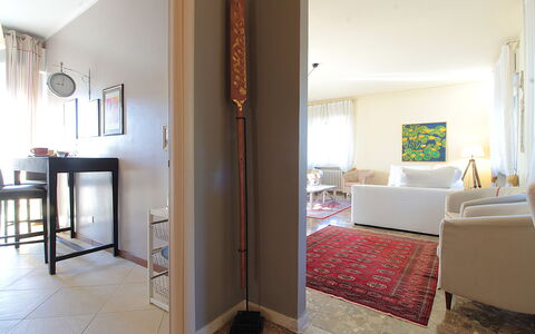 Provenzale Apartment, Garda Lake, Jacuzzi, Fitness: Mobilia, Costruzione, Comfort, Legna, Porta, Pavimentazione, Pavimento, Shade, Casa