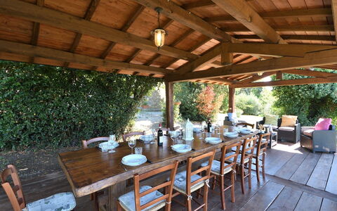 Villa Sette Ponti Levante: Tavolo, Mobilia, Pianta, Sedia, Tavola, Interior Design, Mobili Da Esterno, Tempo Libero, Immobiliare, Albero
