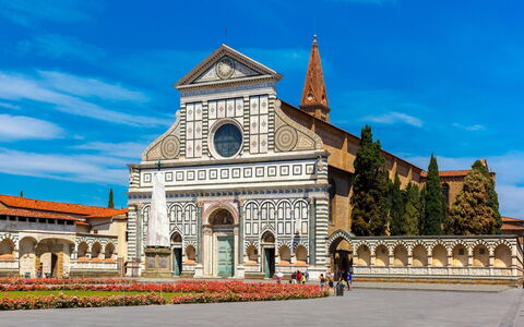 Atelier la Scala: Cielo, Nube, Pianta, Finestra, Facciata, Città, Costruzione, Simmetria, Albero, Architettura Medievale