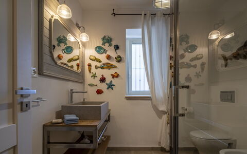 Villa Acquaro, Santa Caterina Dello Ionio, Pool, A: Interior Design, Parete, Pavimentazione, Idraulico Fixture, Lampada, Soffitto, Bagno, Illuminazione, Pavimento, Idraulico