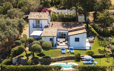 Villa Acquaro, Santa Caterina Dello Ionio, Pool, A: Casa, Zona Residenziale, Arbusto, Casa, Estate, Villetta, Ricorrere, Agriturismo, Villa, Giardino