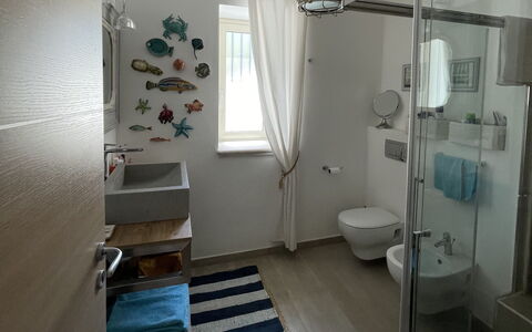 Villa Acquaro, Santa Caterina Dello Ionio, Pool, A: Interior Design, Pavimentazione, Idraulico Fixture, Pavimento, Bagno, Camera, Illuminazione, Idraulico, Gabinetto, Soffitto