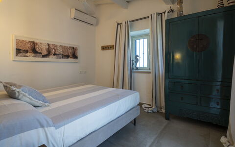 Villa Acquaro, Santa Caterina Dello Ionio, Pool, A: Mobilia, Parete, Interior Design, Camera Da Letto, Pavimentazione, Pavimento, Letto, Soffitto, Camera, Illuminazione