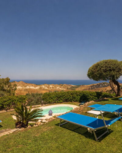 Villa Acquaro, Santa Caterina Dello Ionio, Pool, A: Blu, Arbusto, Paesaggio, Piscina, Ricorrere, Mobili Da Esterno, Giardino, Landscaping, Shade, Eco Hotel