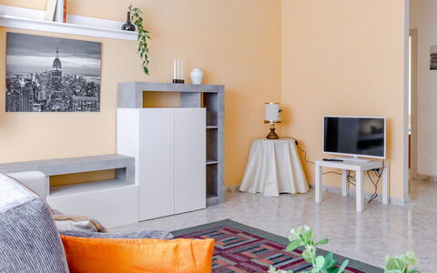 Maison Loreto: Costruzione, Tavolo, Proprietà, Mobilia, Interior Design, Legna, Comfort, Scrivania Del Computer, Casa, Arancia