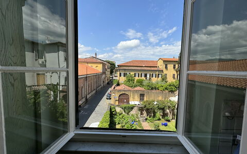 Piazza S. Romano: Nube, Cielo, Proprietà, Costruzione, Interior Design, Architettura, Shade, Proprietà Del Materiale, Immobiliare