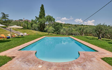 Villa Conte Jacopo: Cielo, Acqua, Proprietà, Nube, Piscina, Azzurro, Pianta, Albero, Corpo D'Acqua, Shade