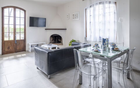 Dimora Del Capitano: Finestra, Pianta Della Casa, Tavolo, Interior Design, Cucina, Pavimento, Pavimentazione, Immobiliare, Cabinetry
