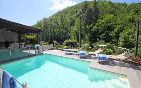 Villa La Rocca: Acqua, Proprietà, Pianta, Nube, Piscina, Cielo, Azzurro, Sedia, Albero, Mobili Da Esterno