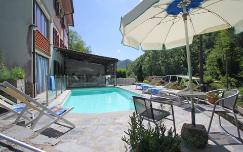 Villa La Rocca: Pianta, Acqua, Proprietà, Cielo, Piscina, Costruzione, Ombrello, Shade, Mobili Da Esterno, Lettino