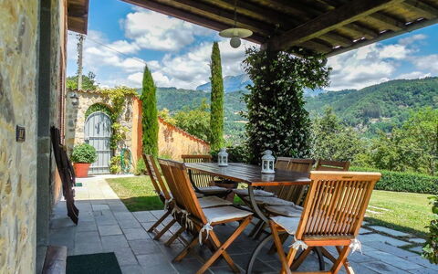 Villa Gelsomino: Pianta, Cielo, Mobilia, Nube, Proprietà, Foglia, Azzurro, Tavolo, Legna, Shade