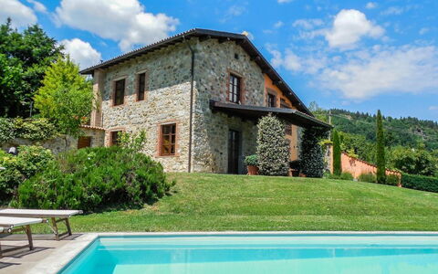 Villa Gelsomino: Nube, Cielo, Acqua, Pianta, Costruzione, Proprietà, Verde, Blu, Azzurro, Albero