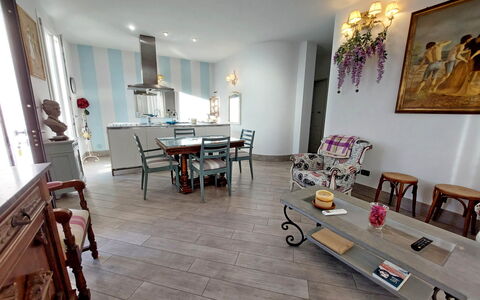 Appartamento Mare Azzurro: Proprietà, Mobilia, Cornice, Tavolo, Costruzione, Legna, Architettura, Interior Design, Pavimentazione, Pavimento