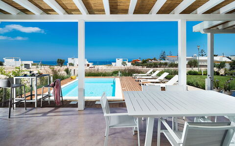 Villa Pachino: Cielo, Proprietà, Mobilia, Tavolo, Azzurro, Shade, Legna, Sedia, Mobili Da Esterno, Interior Design