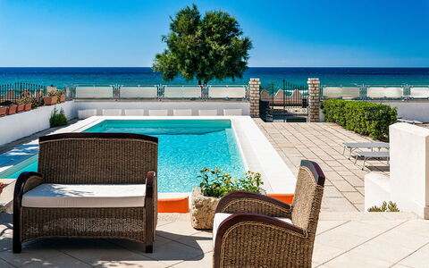 Villa Cornino: Acqua, Cielo, Mobilia, Proprietà, Blu, Pianta, Azzurro, Mobili Da Esterno, Piscina, Interior Design