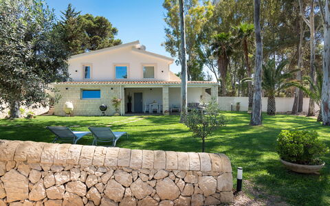 Villa Plemmirio: Pianta, Proprietà, Costruzione, Cielo, Finestra, Albero, Manto Stradale, Architettura, Casa, Lotto