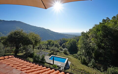 Villa Di Confine: Cielo, Pianta, Luce, Costruzione, Montagna, Albero, Legna, Biome, Shade, Paesaggio Naturale
