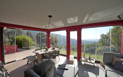 Villa Di Confine: Tavolo, Proprietà, Pianta, Interior Design, Shade, Albero, Sedia, Vaso Di Fiori, Portico, Pavimento