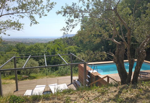 Villa Di Confine: Pianta, Cielo, Comunita 'Impianto, Albero, Shade, Vegetazione, Piscina, Lotto, Erba, Tempo Libero