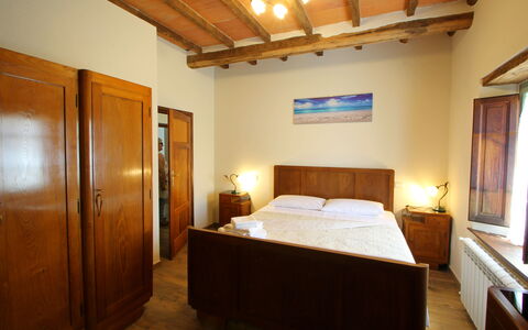 Apuane Retreat: Proprietà, Mobilia, Legna, Comfort, Interior Design, Costruzione, Letto, Pavimento, Immobiliare