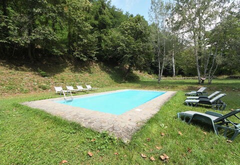 Villa Del Mulino: Pianta, Shade, Lotto, Cielo, Erba, Groundcover, Piscina, Tempo Libero, Mobili Da Esterno, Albero