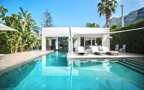 Terrasini Luxury Villa: Acqua, Cielo, Pianta, Piscina, Costruzione, Albero, Shade, Mobili Da Esterno, Materiale Composito, Tempo Libero