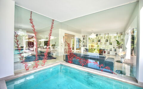 Terrasini Luxury Villa: Acqua, Piscina, Azzurro, Costruzione, Interior Design, Sedia, Tempo Libero, Aqua, Immobiliare, Pianta Della Casa
