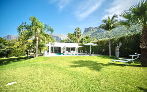 Terrasini Luxury Villa: Pianta, Cielo, Nube, Verde, Albero, Costruzione, Paesaggio Naturale, Arecales, Lotto, Shade