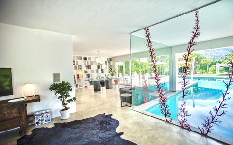 Terrasini Luxury Villa: Pianta, Cornice, Acqua, Piscina, Pianta Della Casa, Verde, Vaso Di Fiori, Costruzione, Pavimento, Pavimentazione