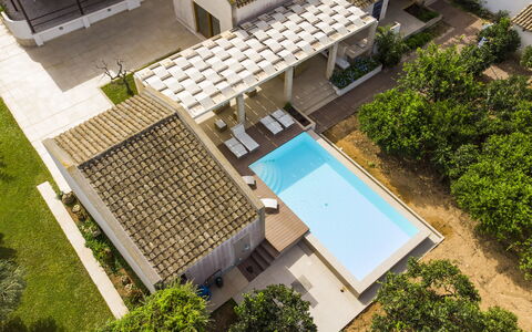 Villa Terrenove: Pianta, Proprietà, Costruzione, Finestra, Acqua, Piscina, Shade, Rettangolo, Urban Design, Architettura