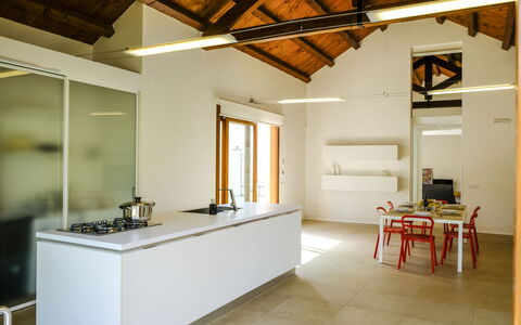 Villa Terrenove: Proprietà, Legna, Interior Design, Architettura, Pavimento, Pavimentazione, Costruzione, Finestra, Parete, Soggiorno