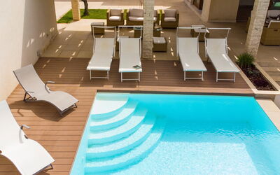 Villa Terrenove: Acqua, Proprietà, Costruzione, Piscina, Mobili Da Esterno, Rettangolo, Legna, Tempo Libero, Pavimentazione, Pianta