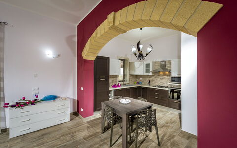 Villa Alcamo: Mobilia, Proprietà, Tavolo, Costruzione, Legna, Interior Design, Cabinetry, Cassetto, Pavimentazione, Pavimento