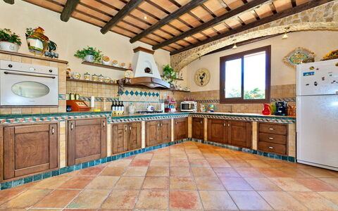 Villa Selinunte: Cabinetry, Controsoffitto, Proprietà, Finestra, Cucina, Legna, Interior Design, Costruzione, Casa, Pavimentazione