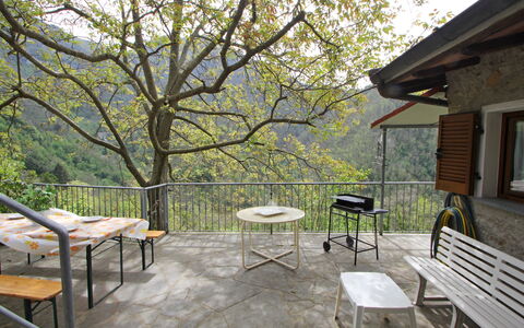 Casa Le Grotte: Mobilia, Finestra, Pianta, Tavolo, Shade, Albero, Interior Design, Mobili Da Esterno, Tempo Libero, Tavolo Esterno