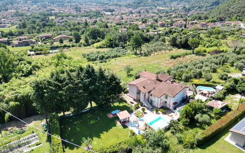 Casa Luigi: Pianta, Cielo, Verde, Costruzione, Albero, Paesaggio Naturale, Lotto, Urban Design, Quartiere, Paesaggio