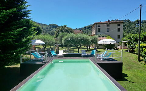 Villa L'antico Casale: Acqua, Cielo, Pianta, Proprietà, Costruzione, Albero, Piscina, Shade, Erba, Tempo Libero