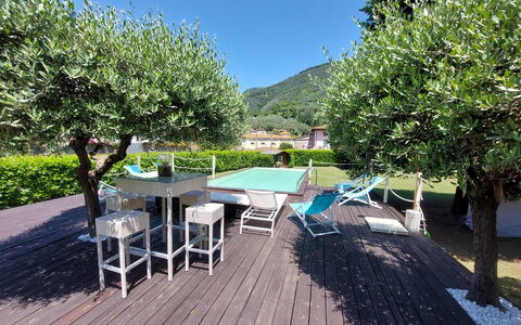 Villa L'antico Casale: Pianta, Cielo, Tavolo, Mobilia, Shade, Mobili Da Esterno, Albero, Legna, Tavolo Esterno, Paesaggio Naturale