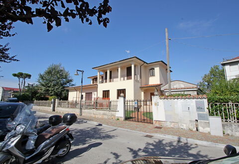 Appartamento Levante: Cielo, Costruzione, Proprietà, Pianta, Ruota, Finestra, Infrastruttura, Manto Stradale, Albero