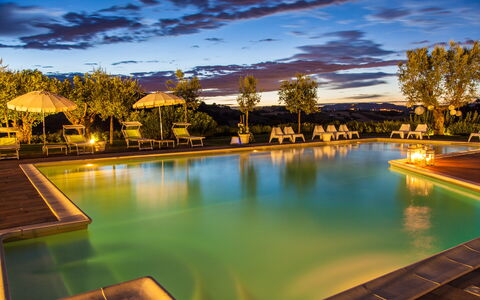 Villa Angelica: Acqua, Nube, Cielo, Costruzione, Proprietà, Pianta, Natura, Azzurro, Albero, Paesaggio Naturale