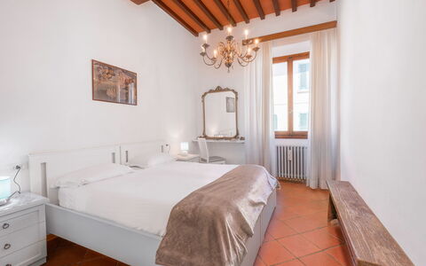 Cascine Apartment In Florence: Parete, Interior Design, Camera Da Letto, Letto, Soffitto, Pavimento, Pavimentazione, Lenzuolo, Camera, Mobilia
