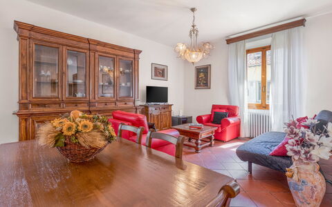 Cascine Apartment In Florence: Mobilia, Interior Design, Pavimentazione, Legna, Pavimento, Camera, Soffitto, Casa, Illuminazione, Soggiorno