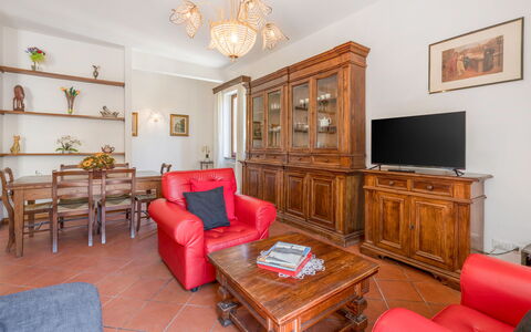Cascine Apartment In Florence: Mobilia, Interior Design, Pavimentazione, Legna, Camera, Pavimento, Soffitto, Soggiorno, Cabinetry, Illuminazione