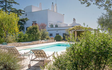 Masseria Tagliente: Pianta, Acqua, Proprietà, Cielo, Costruzione, Albero, Piscina, Immobiliare, Erba, Paesaggio