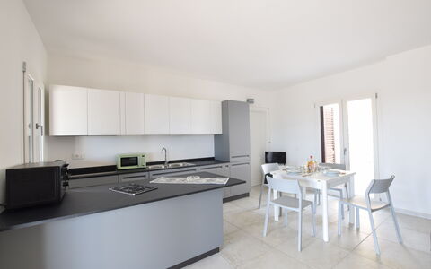 Villa Del Sole In Budoni Sea View: Cabinetry, Controsoffitto, Costruzione, Finestra, Elettrodomestico Da Cucina, Cucina Stufa, Lavandino Della Cucina, Legna, Interior Design, Rubinetto